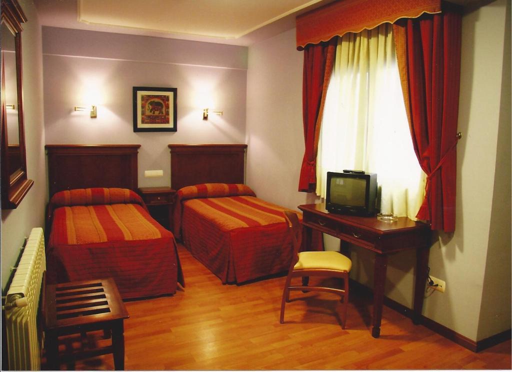 Hostal Torres Сан-Леонардо-де-Ягуэ Номер фото