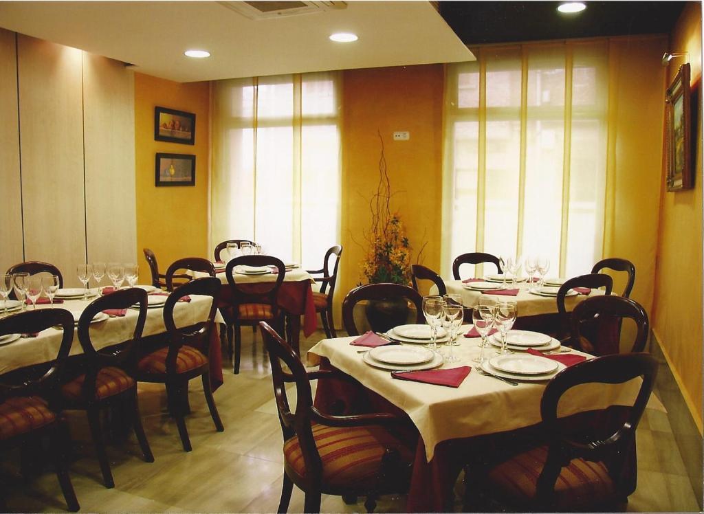 Hostal Torres Сан-Леонардо-де-Ягуэ Экстерьер фото
