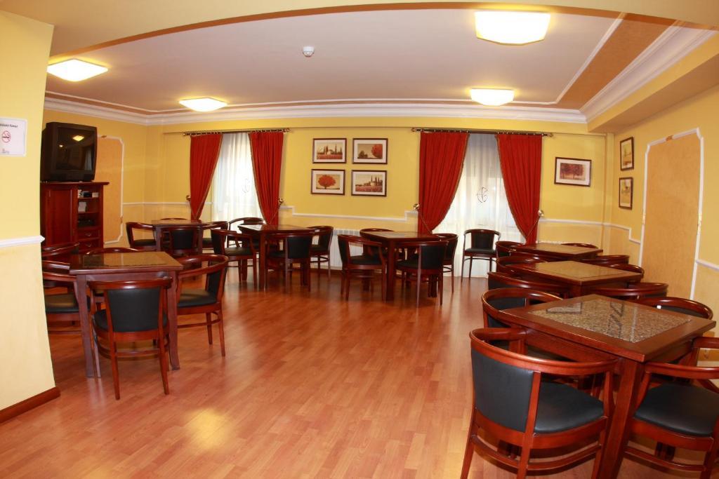 Hostal Torres Сан-Леонардо-де-Ягуэ Экстерьер фото